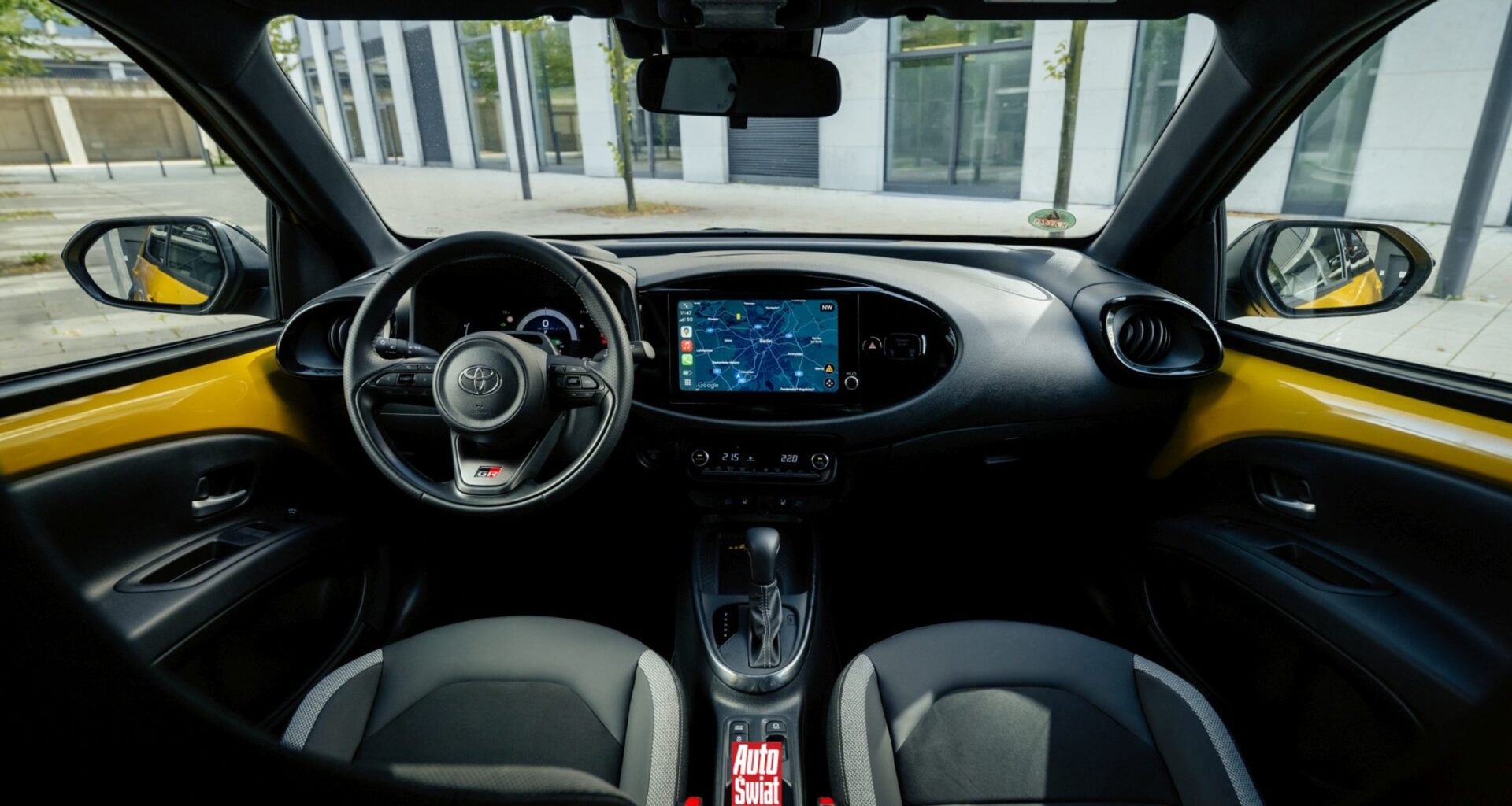 Toyota Aygo X Hybrid- ceny. Jest duża promocja. Polacy kupują to auto w ciemno