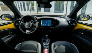 Toyota Aygo X Hybrid- ceny. Jest duża promocja. Polacy kupują to auto w ciemno