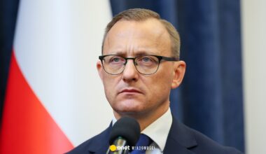 Donald Tusk wbił szpilkę w Karola Nawrockiego. Jest odpowiedź Rafała Leśkiewicza