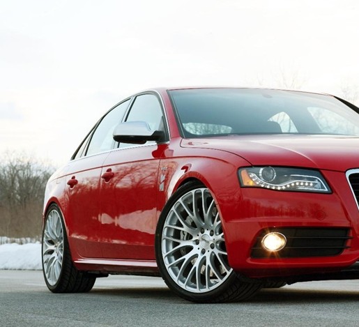 Obniżone i usztywnione zawieszenie, do tego wielkie koła – taki zestaw wygląda świetnie, ale psuje samochód. 