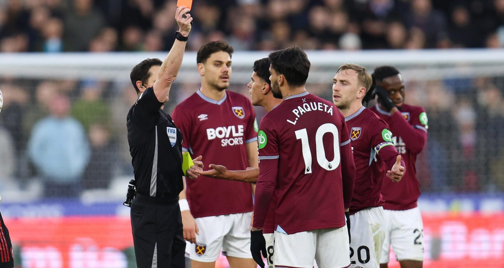 Paqueta stracił głowę. Dwie żółte kartki w nieco ponad minutę!