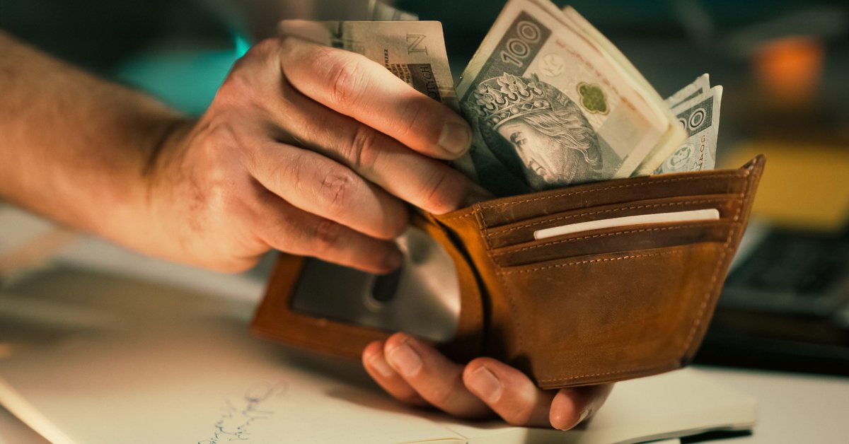 GUS publikuje najnowsze dane o zarobkach w Polsce. Lider bez zaskoczenia - Onet