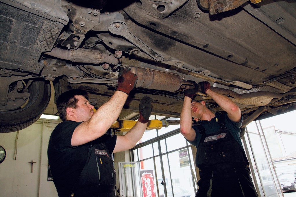 Do niedawna wycinanie DPF-ów było popularnym sposobem, żeby tanio pozbyć się problemów z filtrem. Dziś zakup samochodu z usuniętym filtrem cząstek stałych to bardzo zły pomysł.
