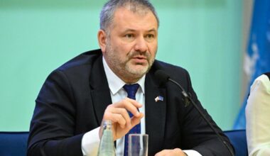 Waldemar Żurek reaguje na słowa Zbigniewa Ziobry. "Żenująca komedia"