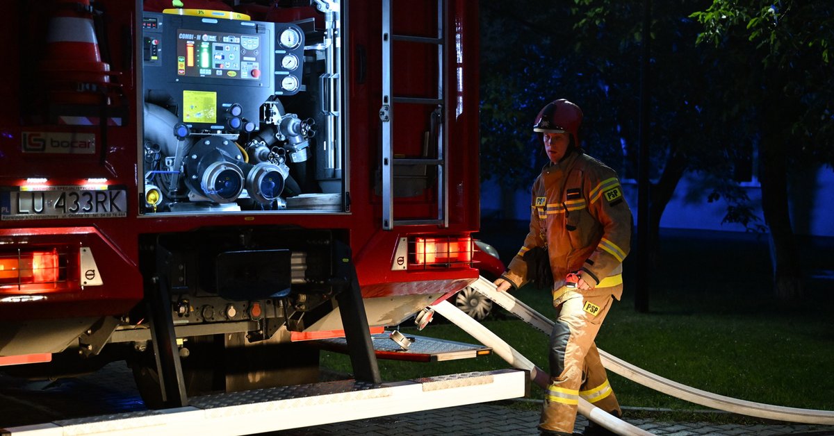 Pożar w podwarszawskim Wołominie. Dwie osoby ranne - Onet
