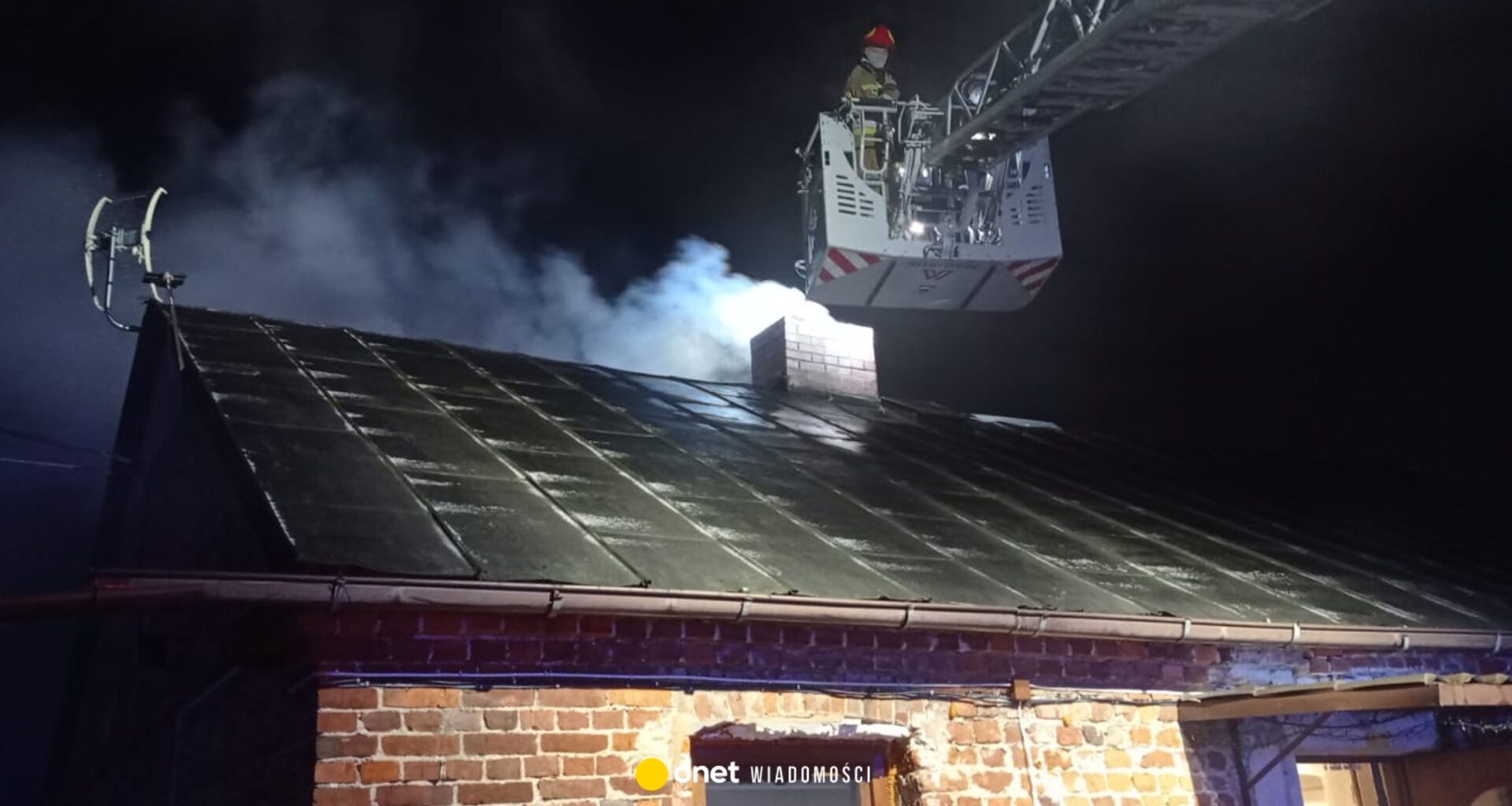Temperatura może sięgnąć nawet 1000 st. C. Strażacy mają ważną przestrogę - Onet Wiadomości
