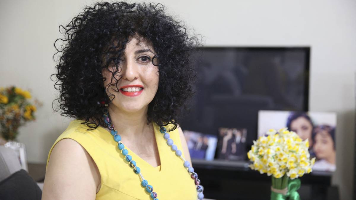 Portret Narges Mohammadi, irańskiej działaczki na rzecz praw człowieka.