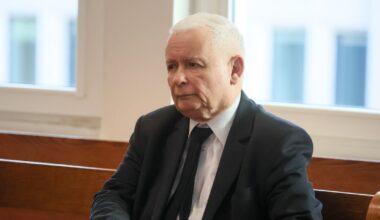 Pilne spotkanie w PiS. Jarosław Kaczyński oczekuje przybycia Mateusza Morawieckiego