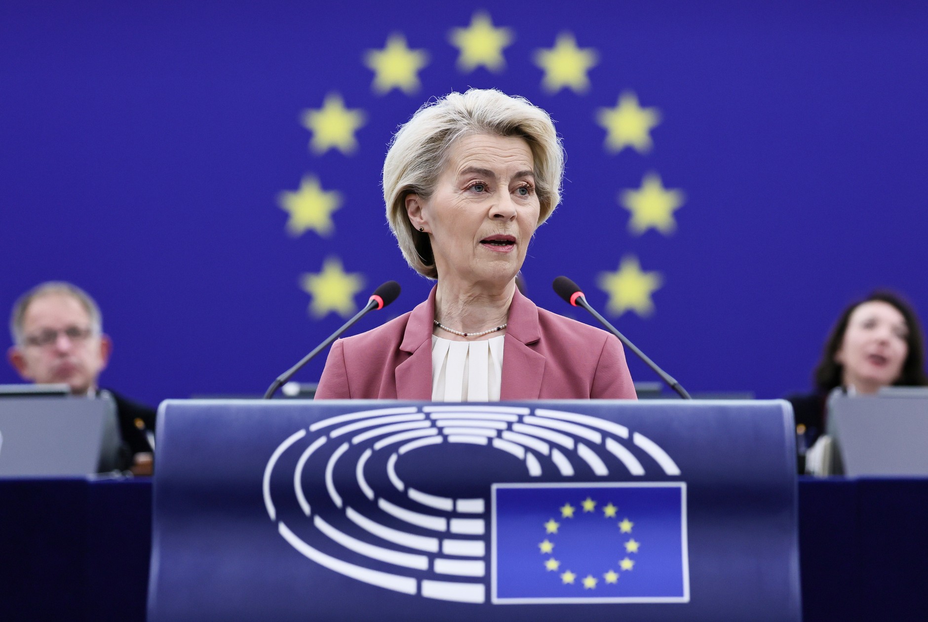 Przewodnicząca Komisji Europejskiej Ursula von der Leyen przemawia podczas debaty na temat przygotowań do posiedzenia Rady Europejskiej w dniach 18–19 grudnia 2025 r. w Parlamencie Europejskim, Strasburg, Francja, 17 grudnia 2025 r.