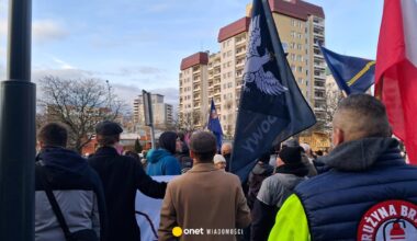 Ludzie Brauna i Godek protestowali przed szpitalem. Jest zawiadomienie