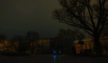 Zmasowany atak Rosjan na Odessę. Miasto bez prądu i dostępu do wody - Onet