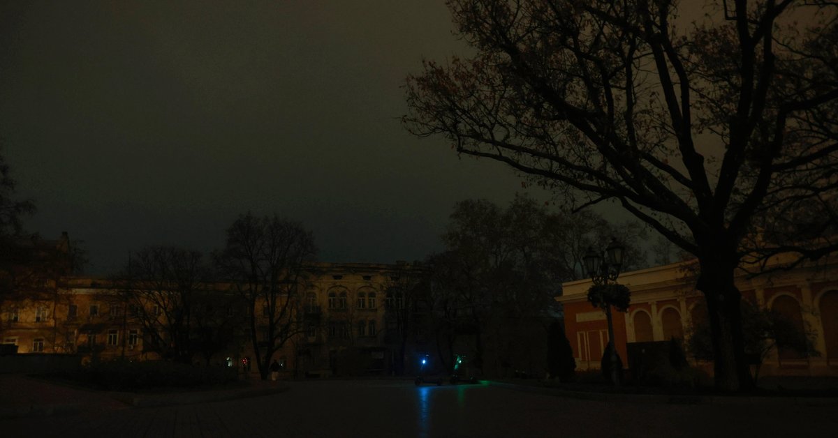 Zmasowany atak Rosjan na Odessę. Miasto bez prądu i dostępu do wody - Onet
