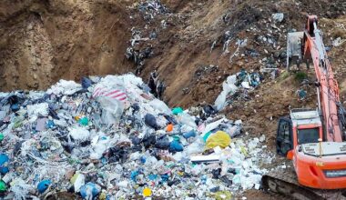 Służby rozbiły grupę składującą groźne odpady. Zakopywali je nocami [WIDEO]