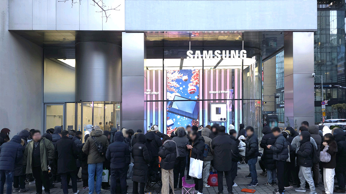 Samsung wyprzedał nowy telefon w jeden dzień. Co tam się stało?