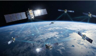 satelity a astronomia zanieczyszczenie światłem satelitarnym wpływ satelitów na obserwacje NASA alarmuje zwiększająca się liczba satelitów źle wpłynie na ekosystem.