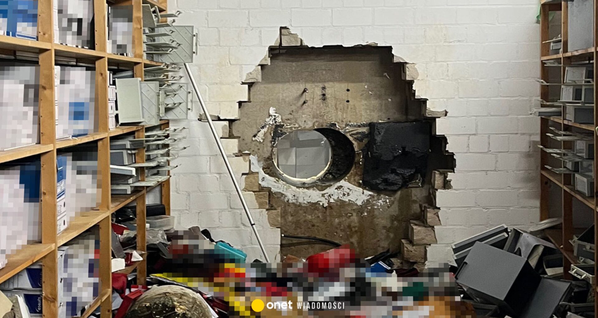 Brawurowe włamanie do skarbca w Niemczech. Złodzieje wywiercili otwór w ścianie