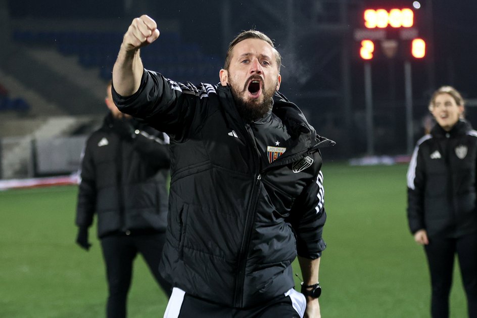 Trener Tomczyk z Polonią Bytom awansował z II do I ligi. Po rundzie jesiennej zostawił zespół na drugiej pozycji w tabeli