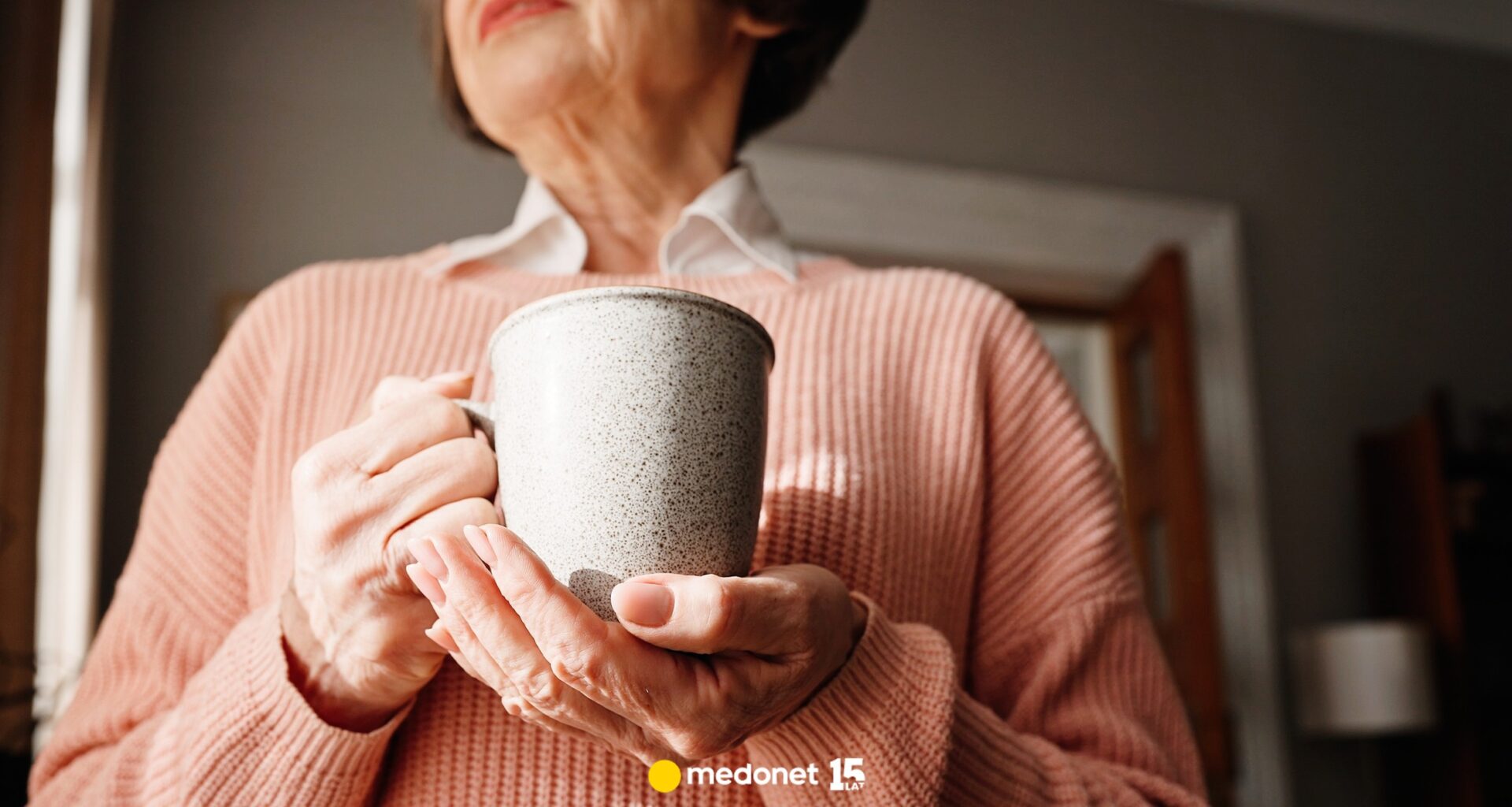 Niepozorny napój, wielka korzyść dla kobiet 65+. Wyniki badań mówią jasno