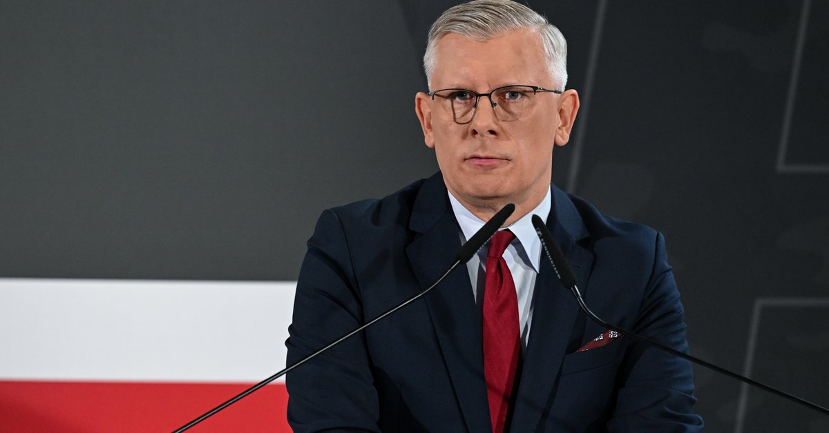 Burza wokół ankiety bezpieczeństwa Sławomira Cenckiewicza. "Odpowiedzą za to"