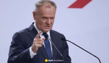 Donald Tusk opublikował nietypowe zdjęcie. "Lecimy dalej" - Onet Wiadomości