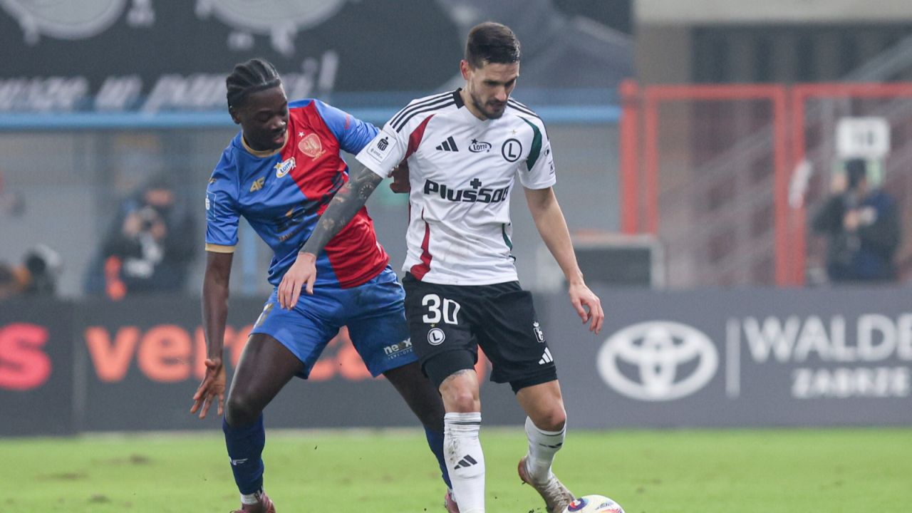 PKO BP Ekstraklasa. Legia Warszawa przegrała na wyjeździe z Piastem Gliwice i wylądowała w strefie spadkowej - sport.tvp.pl
