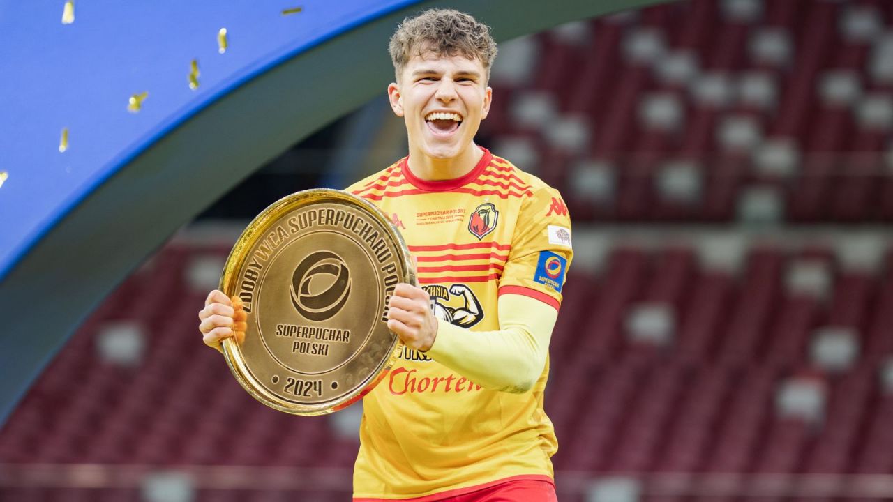 PKO BP Ekstraklasa: Oskar Pietuszewski transferowym rekordzistą? TOP 5 Polaków najdrożej sprzedanych za granicę - sport.tvp.pl