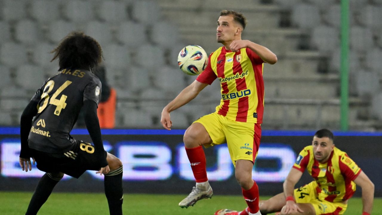 PKO BP Ekstraklasa. Korona Kielce zremisowała z Wisła Płock. Beniaminek został sensacyjnym liderem - sport.tvp.pl