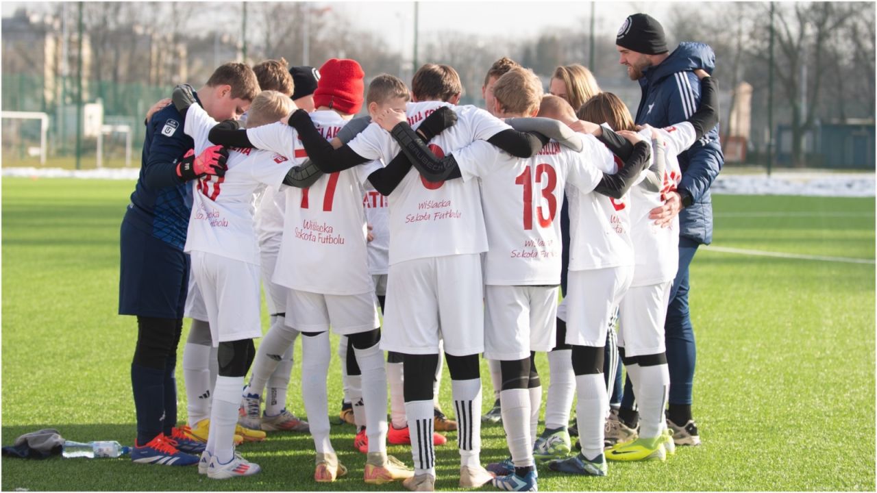 Trzęsienie ziemi w akademii piłkarskiej Wisły Kraków. 18 trenerów chce odejść! - sport.tvp.pl