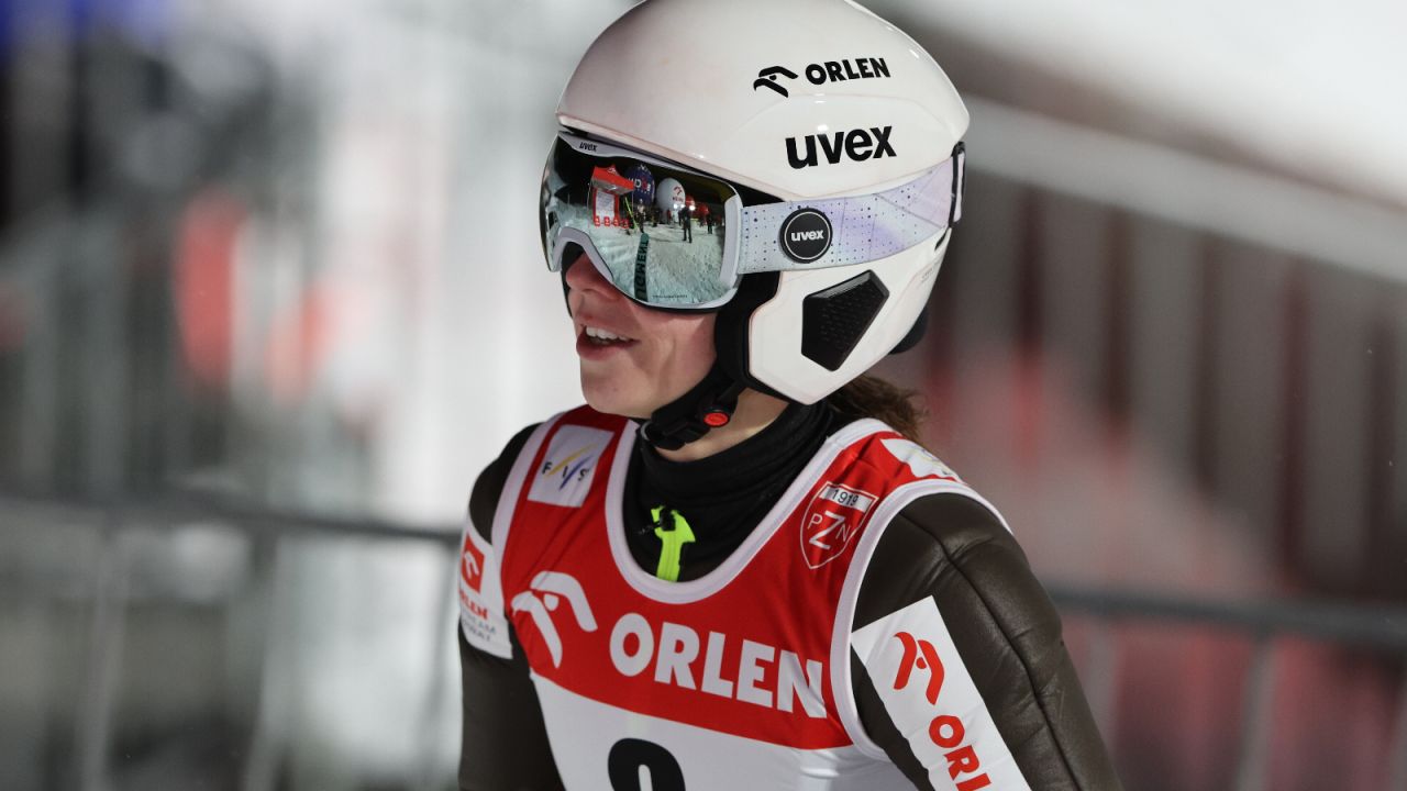 PŚ w skokach. Anna Twardosz z punktami w Engelbergu, wygrała Nika Prevc - sport.tvp.pl
