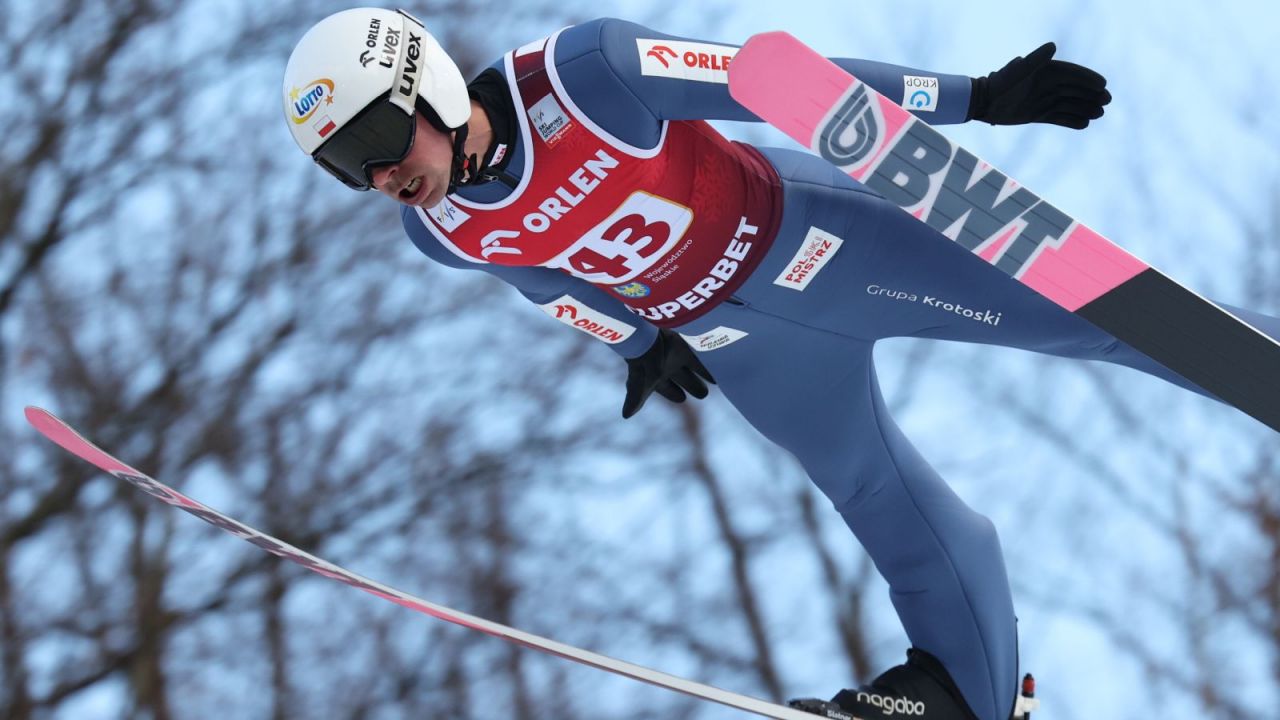 Polacy walczą w Klingenthal. Śledź piątkowe skoki [NA ŻYWO] - sport.tvp.pl