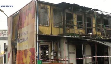 Nocny pożar w Warszawie. Słynne targowisko w ogniu - TVP Info