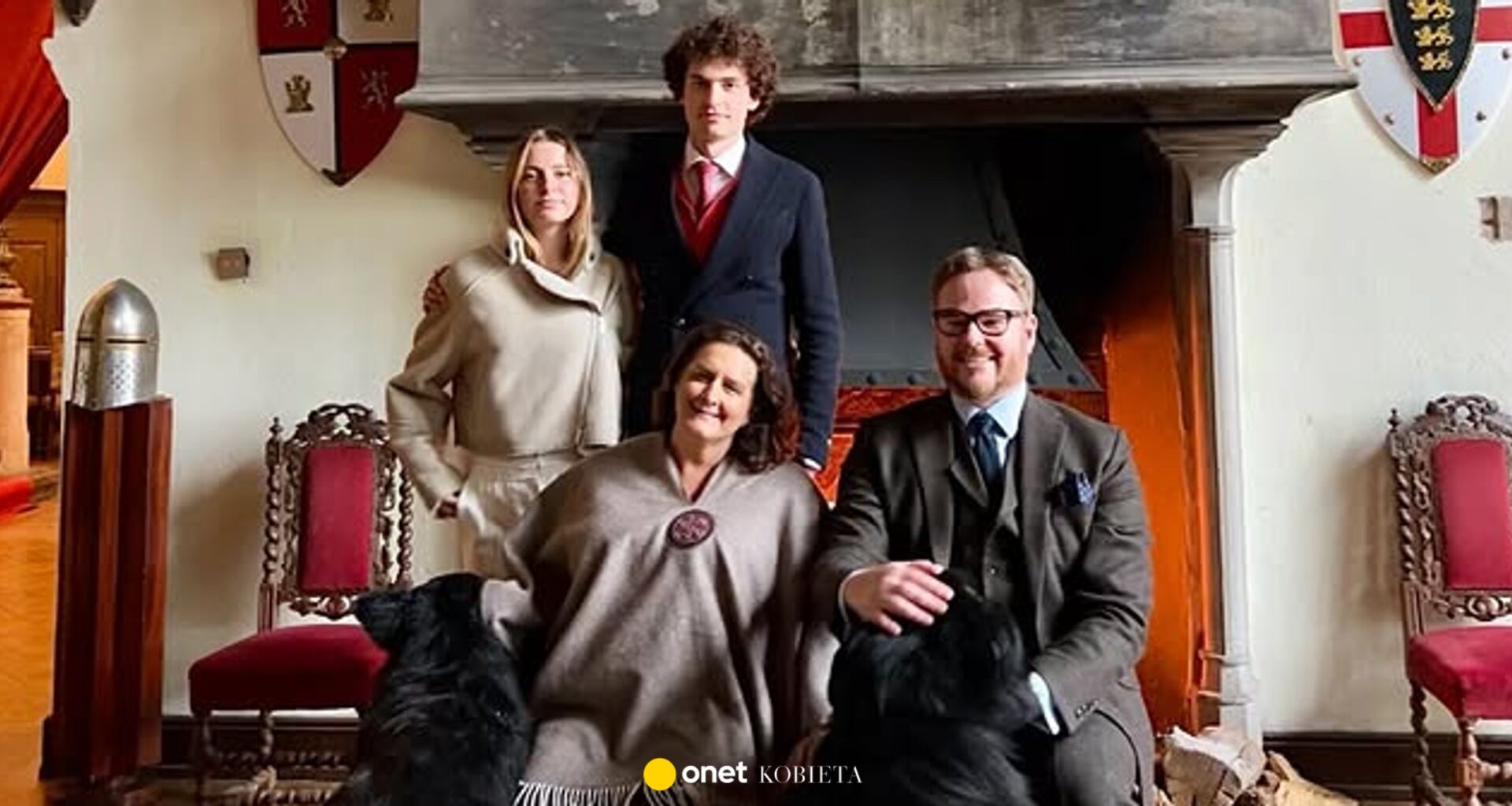 Jan Lubomirski-Lanckoroński na świątecznym zdjęciu z rodziną. Uwagę zwraca młody książę