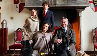 Jan Lubomirski-Lanckoroński na świątecznym zdjęciu z rodziną. Uwagę zwraca młody książę