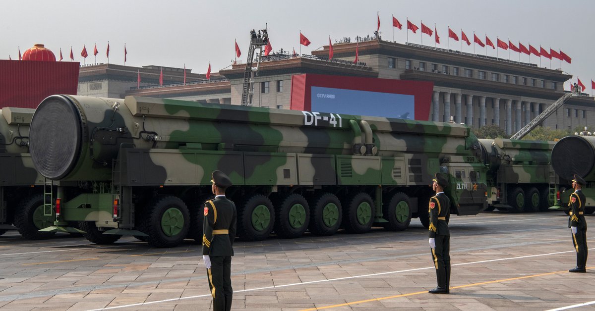 Chiny rozbudowują arsenał nuklearny. Pentagon bije na alarm