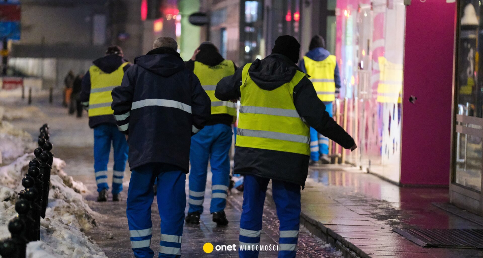 Tragiczne skutki gołoledzi w Warszawie. Mężczyzna wypadł z balkonu