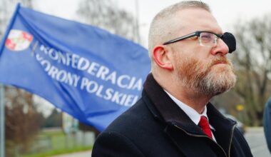 "Najlepsza droga do wzrostu poparcia". Dziennikarze o delegalizacji partii Brauna