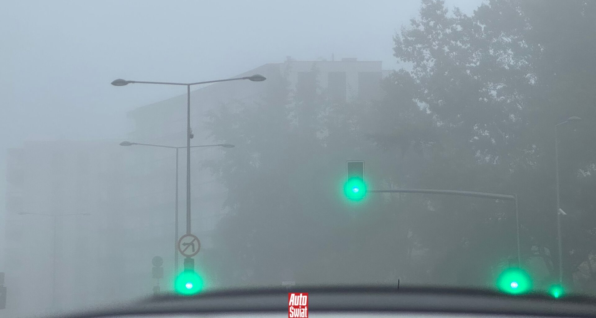 Czy automatyczne światła działają zimą? Nie do końca. Tłumaczymy, jak je ustawić