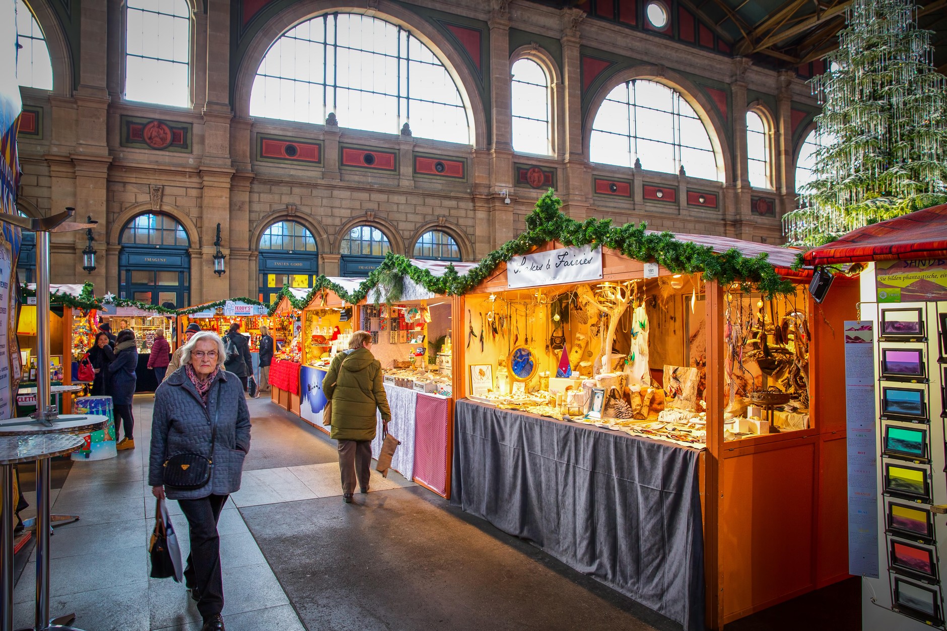 Jarmark bozonarodzeniowy w Zurychu co roku przyciąga tłumy