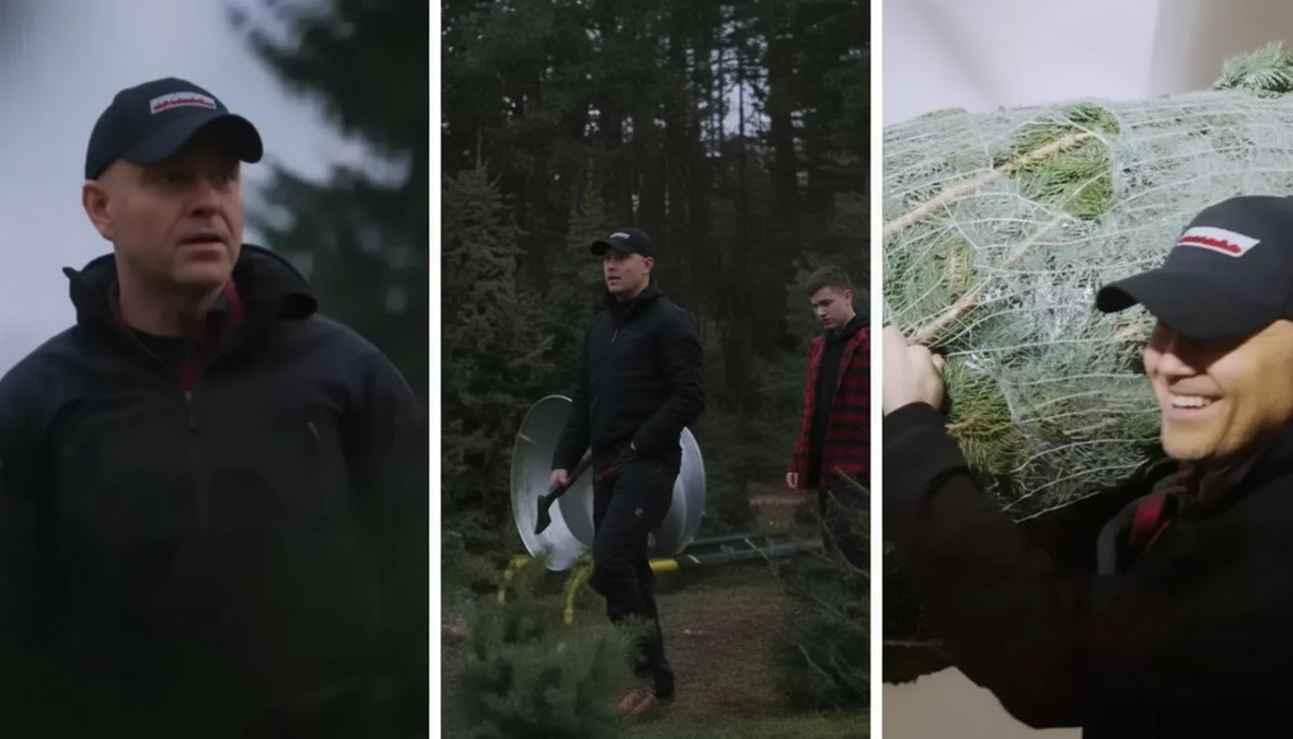 Karol Nawrocki w czapce z daszkiem i kurtce przedświątecznie szuka i transportuje choinkę z synem.