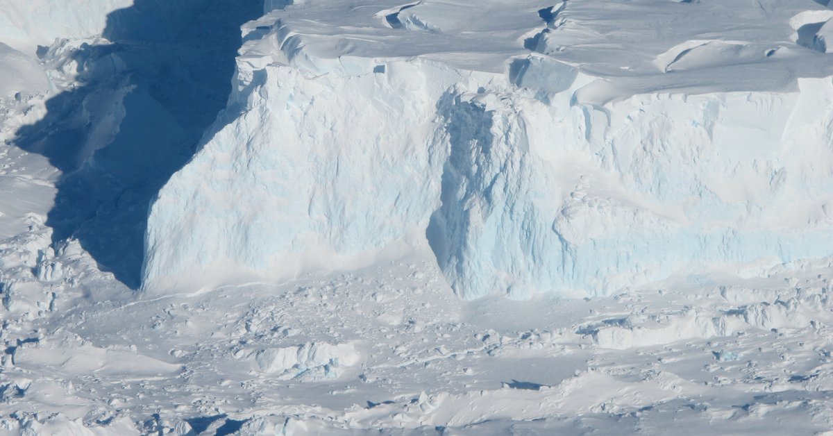Kaskada pęknięć w "lodowcu zagłady". Thwaites słabnie w rekordowym tempie