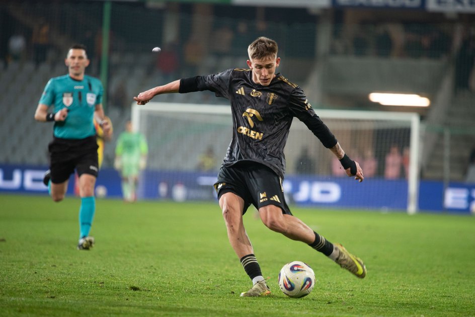 Wiktor Nowak z Wisły Płock w meczu z Koroną Kielce