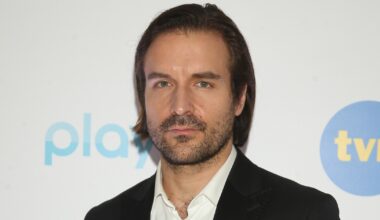 Piotr Stramowski pozuje z byłą i obecną partnerką. "Zaserwujmy im miłość"