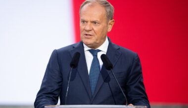 Polacy podzieleni w ocenie Tuska. Wyniki sondażu zaskakują