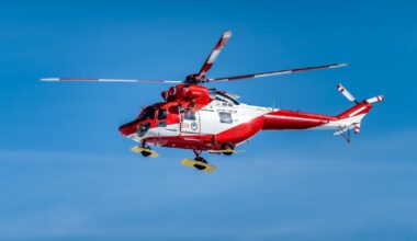 Turysta walczy o życie po upadku w rejonie Rysów. Dwóch innych poszukiwano całą noc