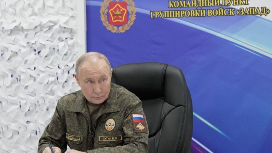 Władimir Putin podczas wizyty w dowództwie Zachodniej Grupy Wojsk SZ FR. Tam dowiedział się o "wyzwoleniu" Kupiańska. 20 listopada 2025 r. Zdjęcie: kremlin.ru