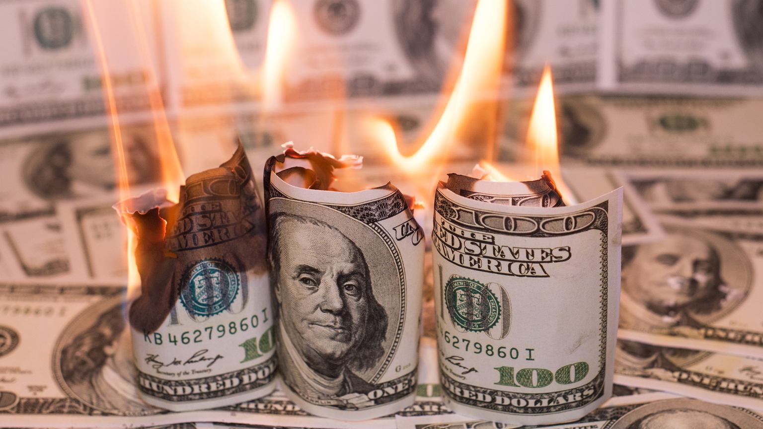 Kursy walut 22.12. Dolar stracił 50 groszy. Złoty rośnie w siłę [kurs dolara, euro, franka, funta]