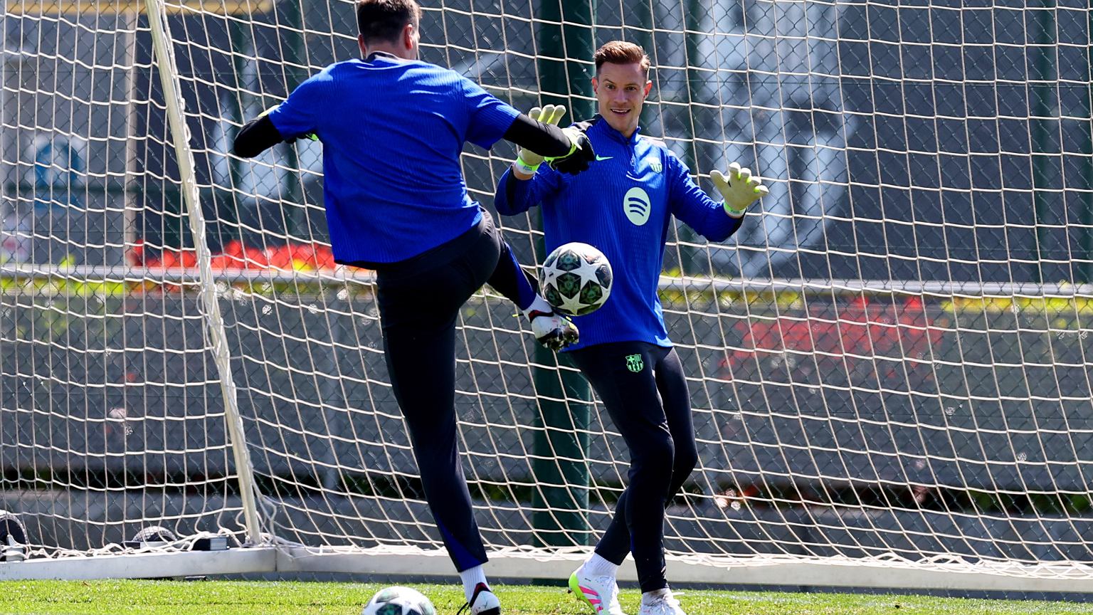 Czarne chmury nad ter Stegenem. Niemcy alarmują. 'To niemożliwe'