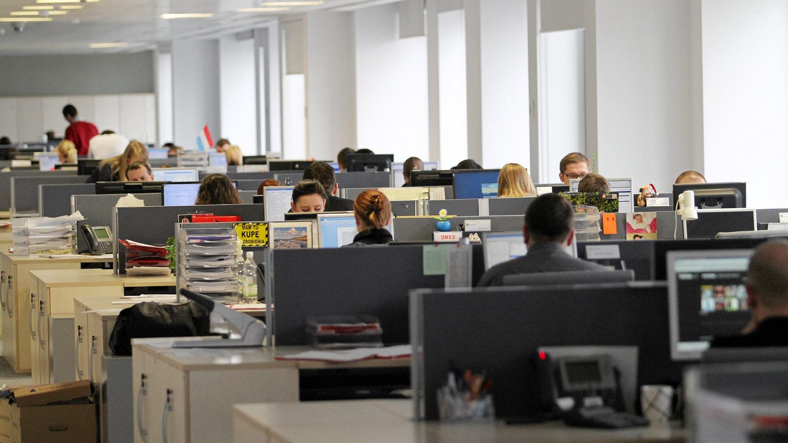 Polacy stracą jeden dzień wolny od pracy? 'W wielu firmach powoduje zastój'