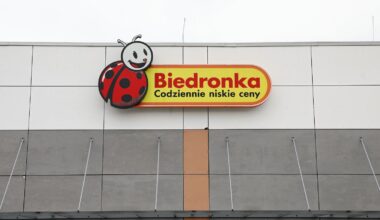 Paczki świąteczne od Biedronki. Oto, co w tym roku dostali pracownicy