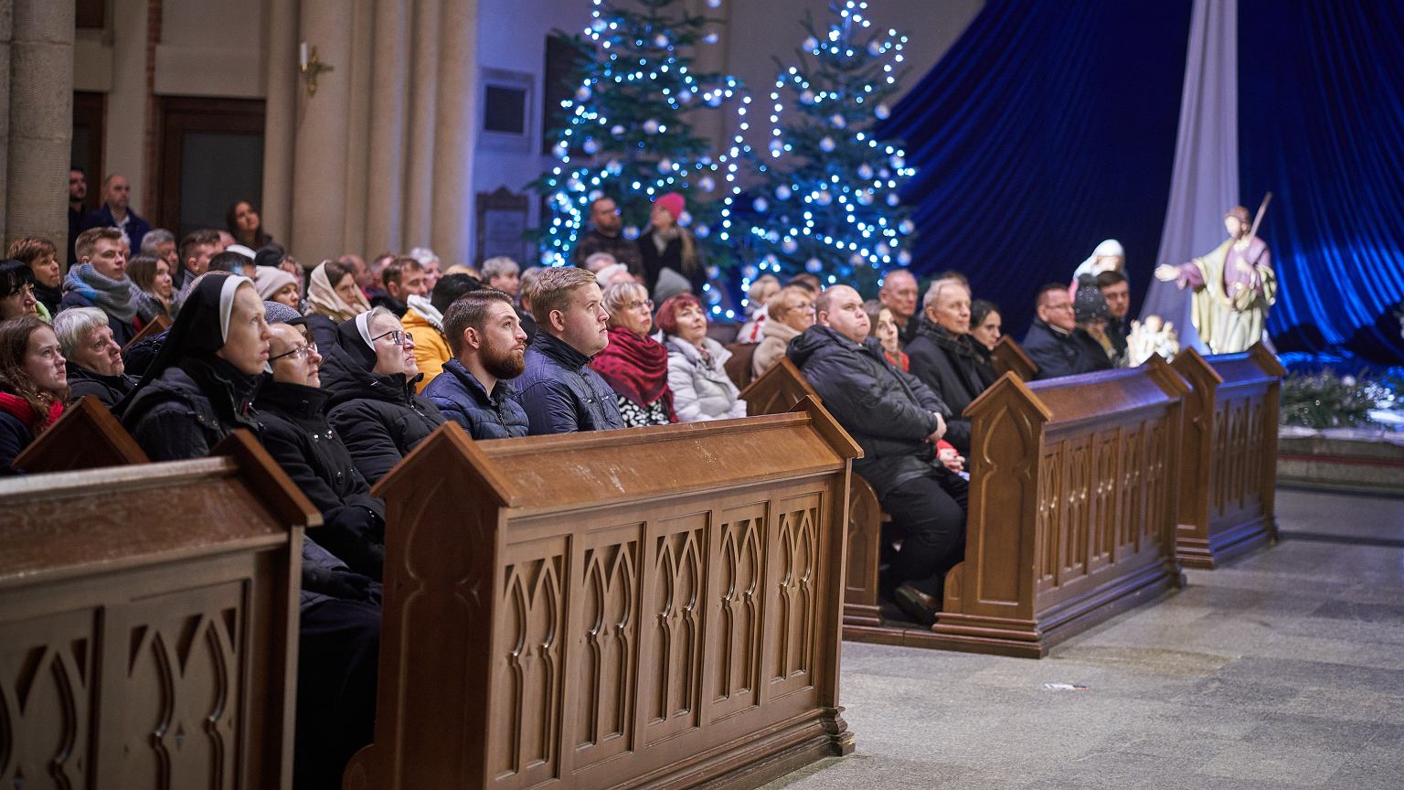 Czy Pasterka zwalnia z konieczności uczestnictwa w mszy w Boże Narodzenie? Jasne stanowisko Kościoła